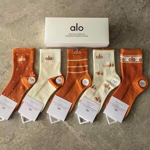 A1- New ALO Yoga Unisex Half-Crew Socks 5-Pack Gift Box Pastel